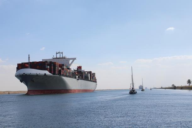 Northbound convoy versus southbound yachts.