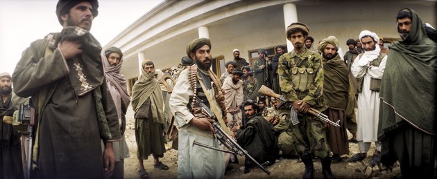 © Lynsey Addario. Men stand outside the governor’s house hours after the fall of the Taliban, in Kandahar, December, 2001.