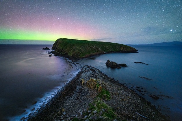 Courts Island, Bruny Island. Aurora seascape. Photo by Luke Tscharke.