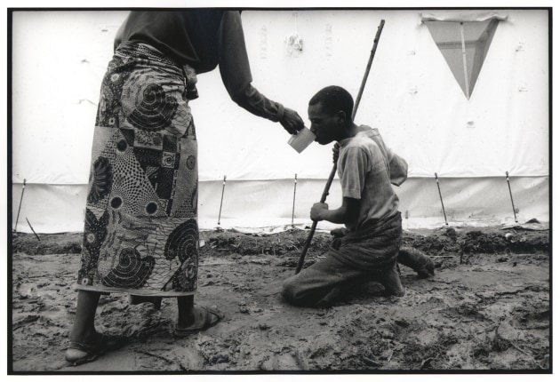 © Gary Knight. Hutu refugees from Rwanda in 
Zaire (now the Democratic Republic of Congo), April 1997.