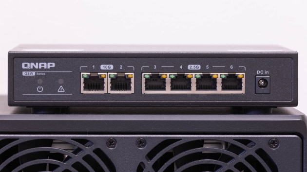 QNAP 2104-2T 4 Port switch