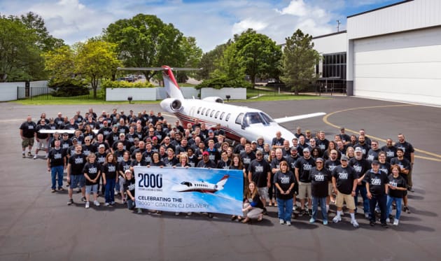 Cessna staff with the 2000th Cessna CJ jet. (Textron Aviation)