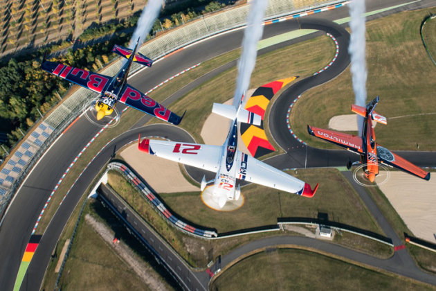 Kirby Chambliss, Matthias Dolderer and Nicolas Ivanov over the Lausitzring ahead of the German round of the 2016 Red Bull Air Race World Championship. (Joerg Mitter/Red Bull Content Pool)