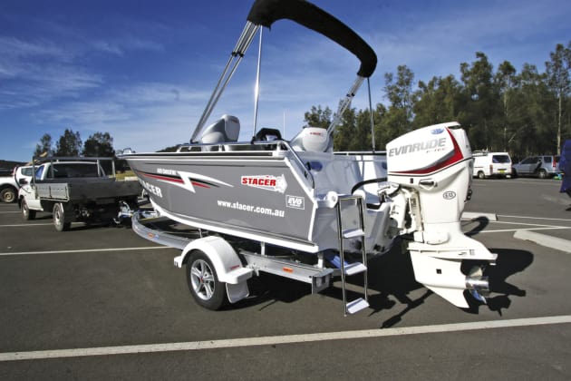 The 90hp E-TEC provides more than enough power and adds to the boat’s sporty design.