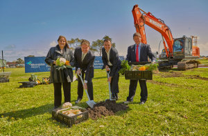 Left to right: The growing starts at Moorabbin Airport as Goodman Foundation CEO Jo Cameron, MAC Chief Executive Paul Ferguson, FareShare CEO Marcus Godinho and Kingston Mayor Geoff Gledhill turn the first soil. (Moorabbin Airport Corporation)
