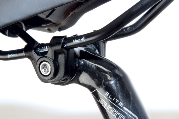 A single bolt seat clamp atop Polygon's 27.2mm Entity post offers easy adjustment.