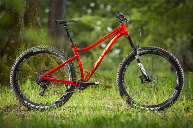 Merida believes in plus tyres for hardtails and suspension bikes with less than 120mm of travel.