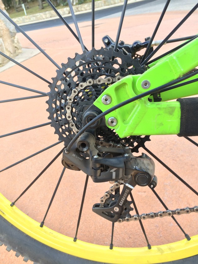 You’d expect somebody like Sam to be gifted with all of the best gear but his bike was running an X1 derailleur from SRAM’s more affordable 1X11 groupset.