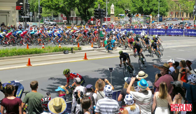 A tight U-turn was a feature of the final stage city criterium in Adelaide. Image: Nat Bromhead.