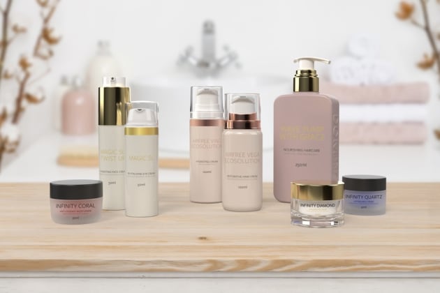 Amcor’s Grace pump head and travel-size sticks on display at Luxe Pack Monaco.