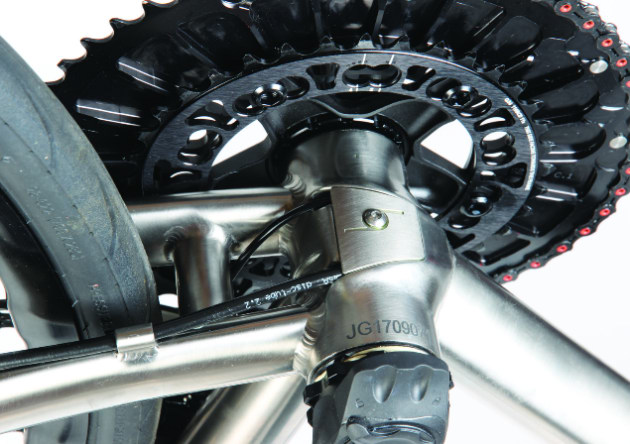 An inspection plate below the bottom bracket allows easy cable or in this case hose routing.