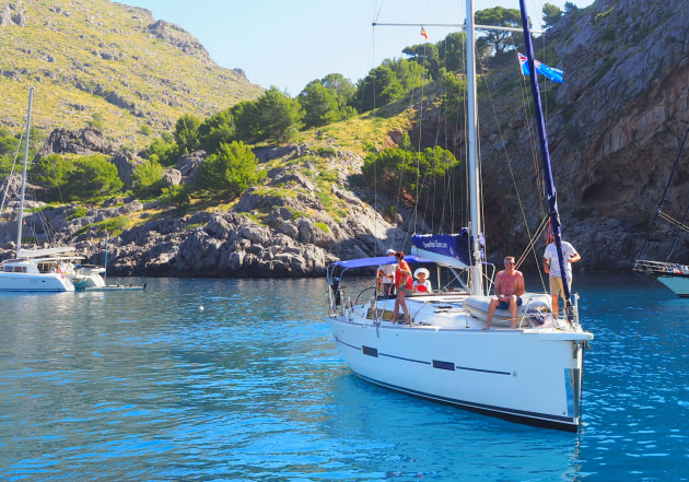 Mariner Boating Holidays  - anchoring.