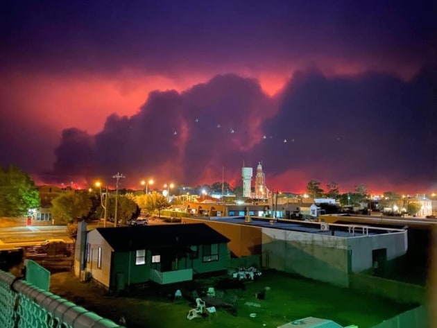 Smoke rising above Bairnsdale, East Gippsland. (Image: James Yeates Media)