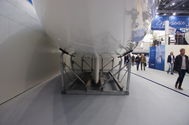 Very flat hull sections.