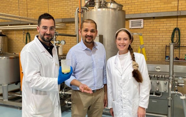 FIPWA general manager Dr Chris Vas (centre) joined Nick Stamatiou (left) and Nadia Coetzee (right) from Whole. Image: FIPWA
