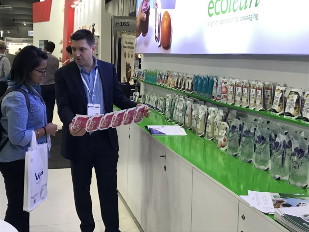 Mark Easton at Ecolean (right) explains the merits of the Ecolean packaging solution.