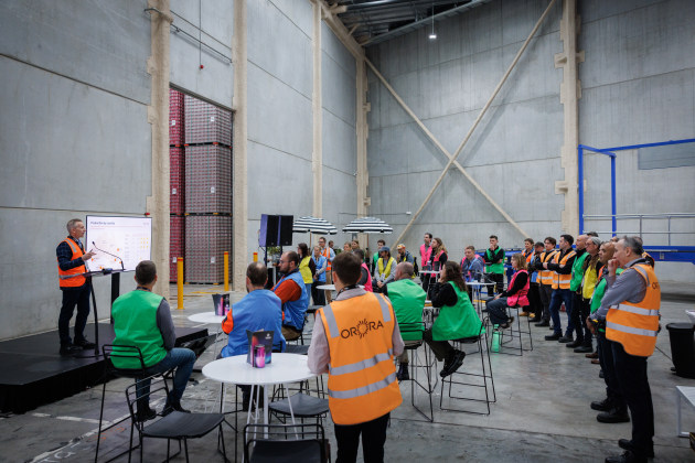 Chris Smith, executive GM Orora, addresses attendees in the warehouse.