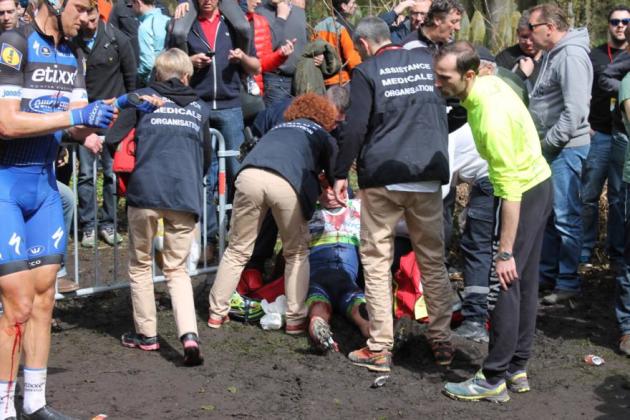 Nikolas Maes of Etixx-Quick Step (Pictured left) with the gash on his knee being blamed on disc brakes according to Fran Ventoso.