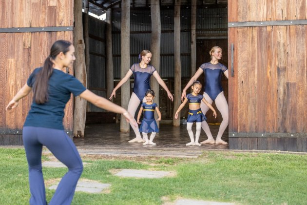 Amy Tinning and Students. Image by Jo Thieme Photography