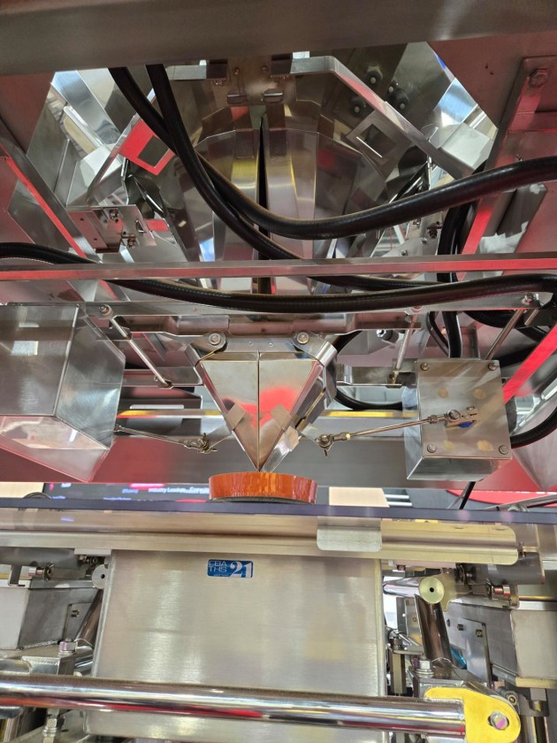 Ishida VFFS bagger – note the split combining scale discharge and dual dump buckets.