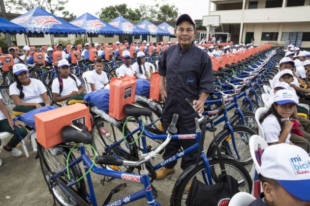 A distribution ceremony for 160 bicycles in February 2015 in Colombia