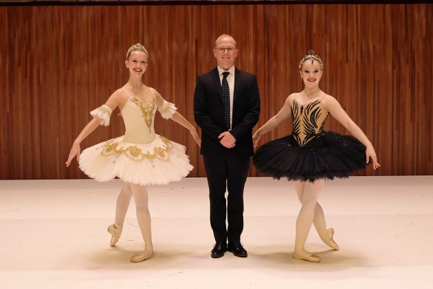 Recipients of the Russian Masters Ballet Workshop Scholarships with Slava Tutukin. Photo by BWP Studios