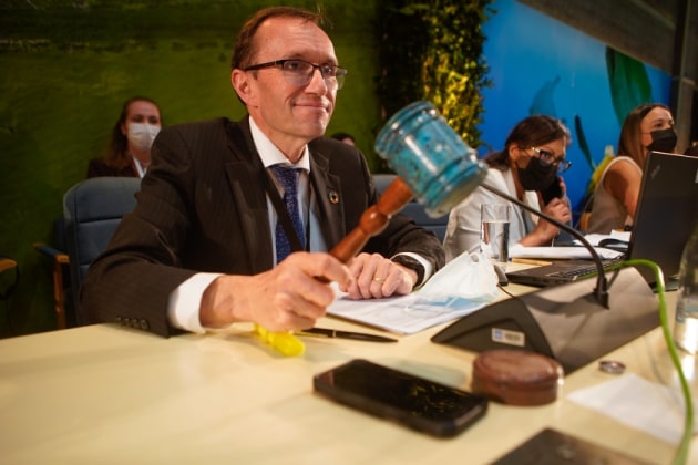 UN Environment Assembly president Espen Barth Eide smiles as resolution is signed to begin negotiations for a global treaty to end plastic pollution is a major milestone for addressing the issue. (Image source: UNEP)