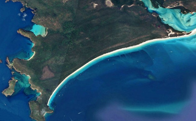 Whitehaven Beach near Hamilton Island, site of the crash of Beaver VH-OHU. (Google Earth image)