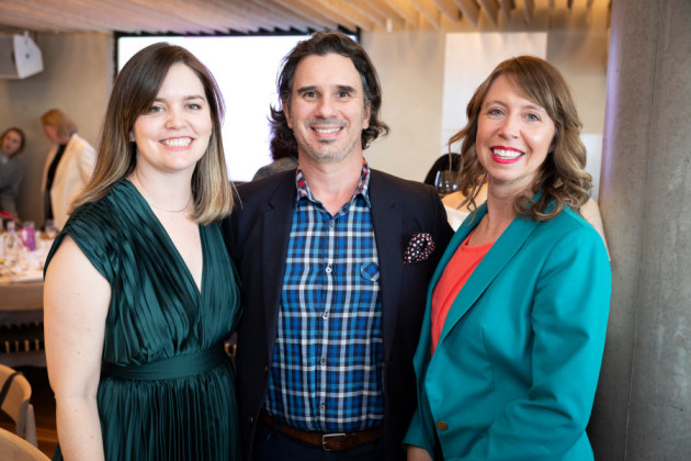 Finalists Chloe Rose (left) and Belinda Chellingworth (right) with Prof Simon Lockrey.