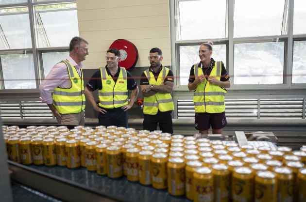 At the Lion packaging facility: (l-r) Timothy Mander, Minister for Sport and Racing and Minister for the Olympic and Paralympic Games, with Qld sporting heroes Lachie Neale, Adam Reynolds, and Ali Brigginshaw.