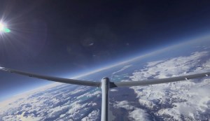 Airbus Glider sets New Altitude Record