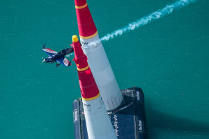 Ivanoff Victorious as Hall hits Pylon in Abu Dhabi