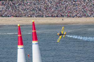 Bonhomme wins Chiba, Hall Second