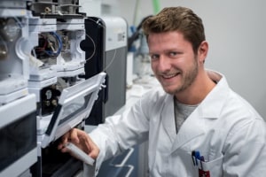 Uni student plans to turn coffee into coffee cups