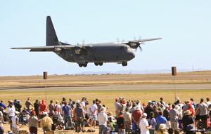 The RAAF C-130J Hercules performs a tactical approach at Avalon. [Photo:Defence]