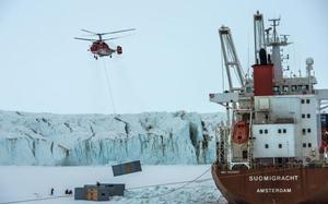 Containers with cement bags being unloaded in Antarctica. The Mondi paper used in these bags enabled them to withstand the continent's severe climatic conditions, as well as tough handling on the way.