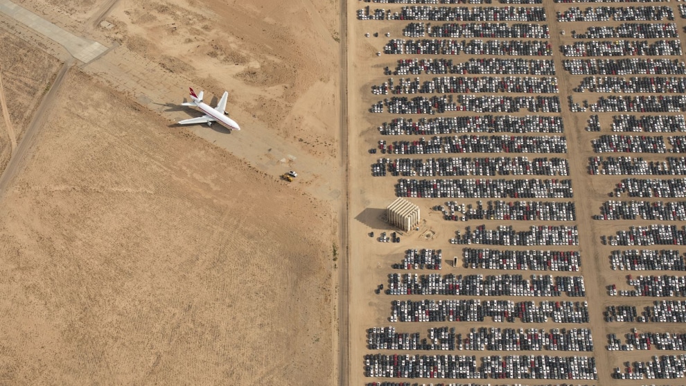 Overall winner, Jassen Todorov. Thousands of Volkswagen and Audi cars sit idle in the middle of California’s Mojave Desert. Models manufactured from 2009 to 2015 were designed to cheat emissions tests mandated by the U.S. Environmental Protection Agency. Following the scandal, Volkswagen recalled millions of cars. By capturing scenes like this one, I hope we will all become more conscious of and more caring toward our beautiful planet.