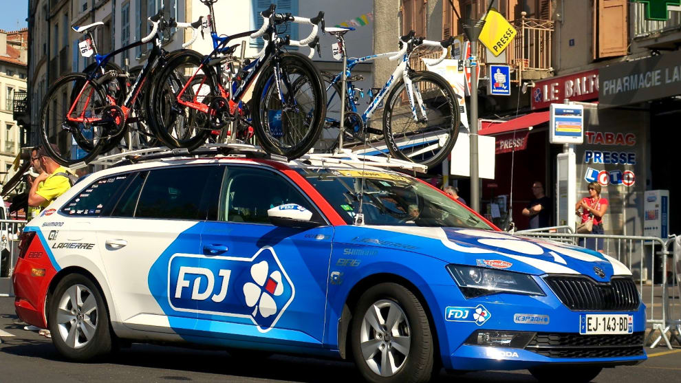 tour de france service car