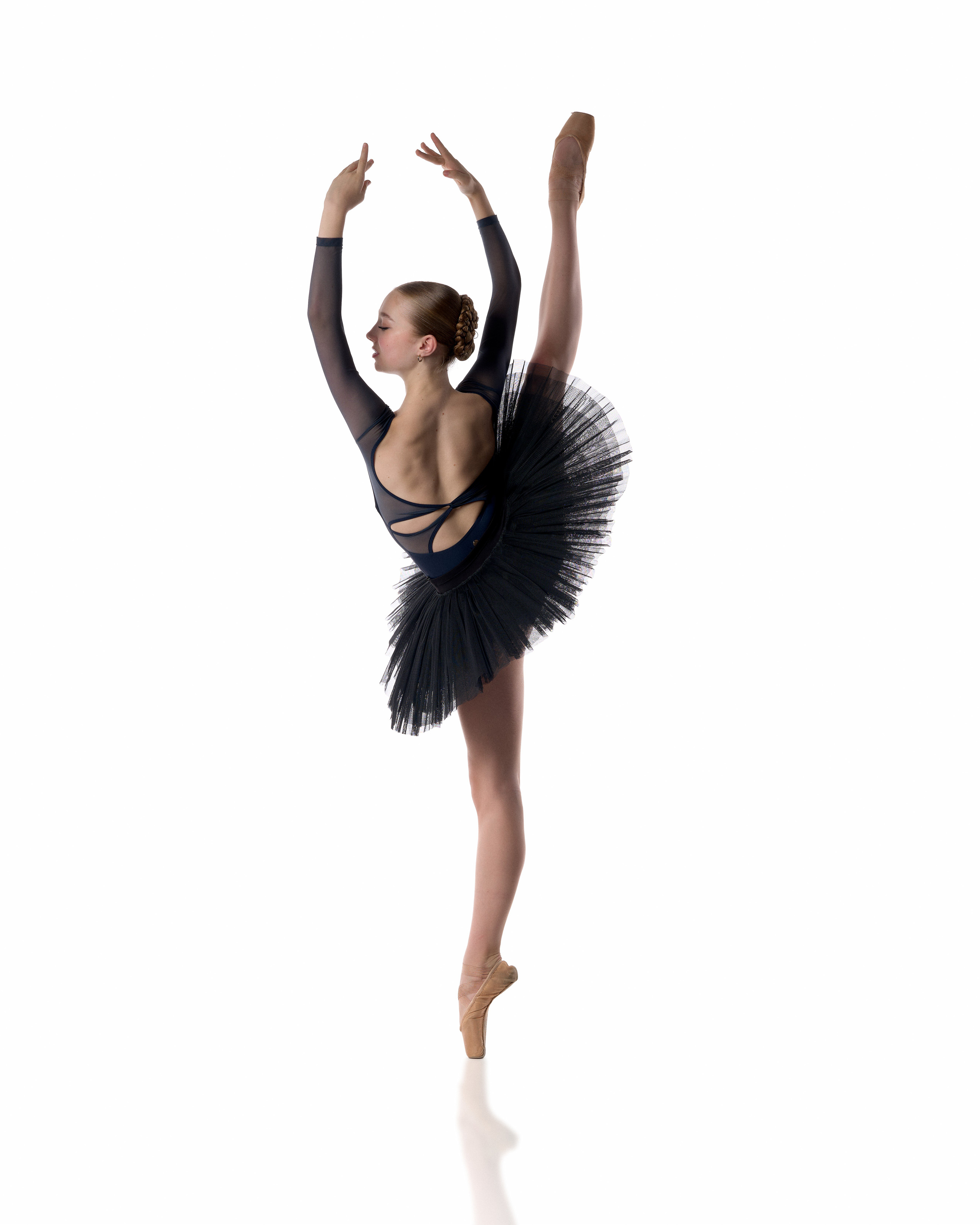 Dancer: Aureoline Cumming. Photographer: Stephan Bollinger