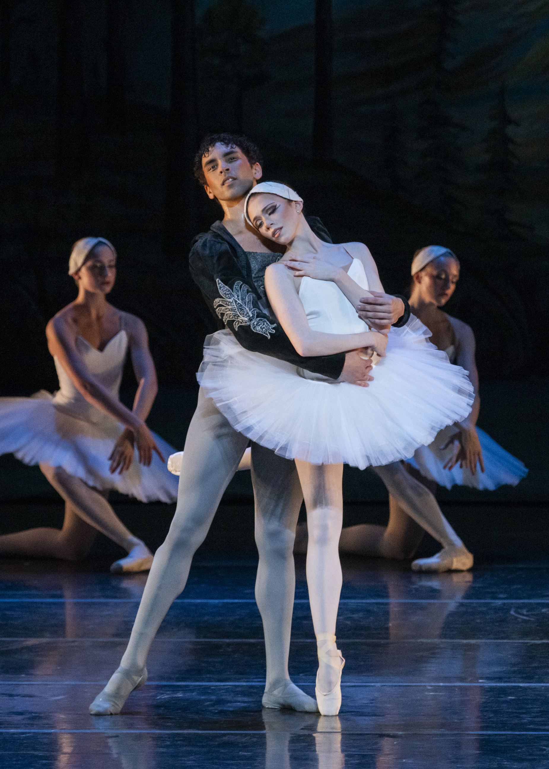 Dancers: Jordan Long and Kieryn Brophy. Photographer: Alana Campbell