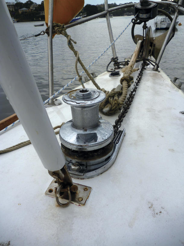 Installing an anchor winch