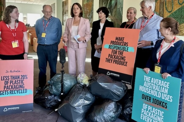 Boomerang Alliance and independent MPs joined forces today in canberra to deliver an urgent call to action on packaging reform ahead of the Environment Ministers meeting on 27 March.