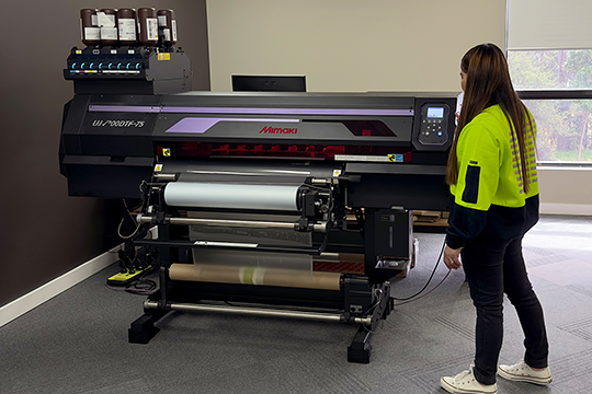 First Australian installation: Neon Packaging becomes the first in the country with the Mimaki UJV300DTF-75