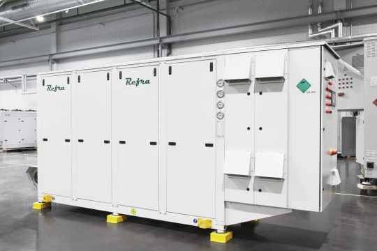 Refra&rsquo;s OASIS range includes water to water heat pumps and liquid cooled chillers.