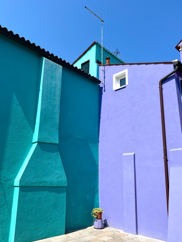 Aleksandra Debiczak, United Kingdom, First Place - Architecture. Burano, Italy, Shot on iPhone 13 Pro.