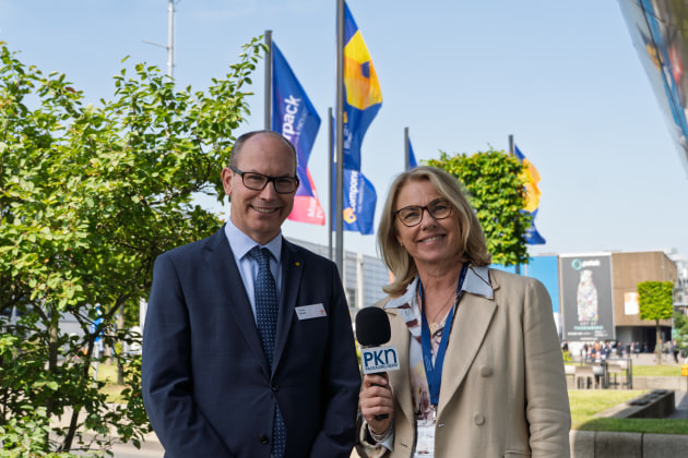 Thomas Dohse, director, interpack; Lindy Hughson, PKN