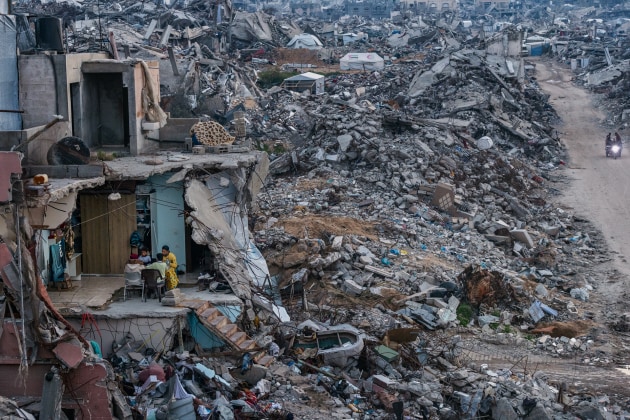 Title: Witnessing Gaza. © Saher Alghorra, for The New York Times.
Tamer Hassan al-Shafei and his family break their Ramadan fast in the remains of their home. Food shortages meant only basics were served instead of the usual spread. Beit Lahia, Gaza Strip, 4 March 2025.