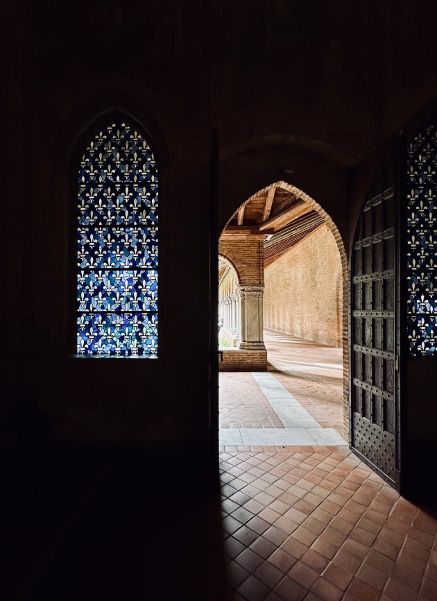 Elizabeth Burns, United States, Third Place - Architecture. Toulouse, France, Shot on iPhone 14 Pro Max.