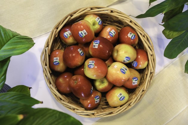 Montague Farms trials compostable stickers on JAZZ apples