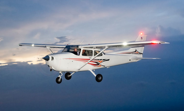 Cessna's C172SP Skyhawk grabbed the lead in the single-engined trainer market by just three deliveries over Piper's PA28. (Textron Aviation)